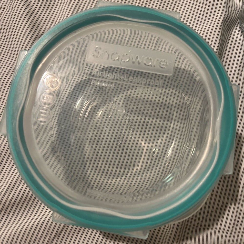 Snapware Round 6 inch glass tupperware